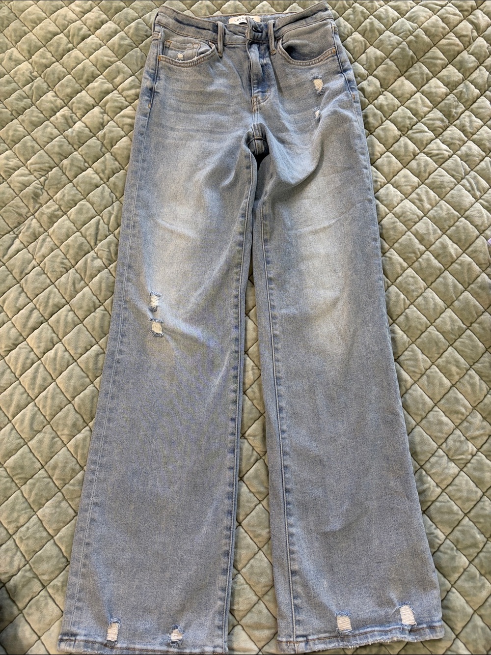Light Wash Wide Leg Women's Jeans with Distressed Hem